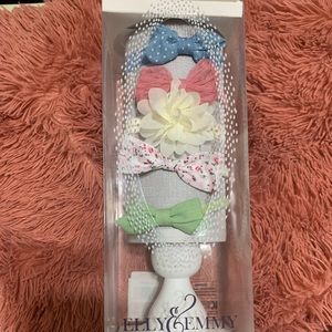 Kids head band with stand